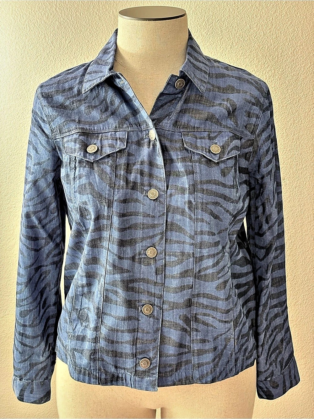 Chico's Denim Animal Print Jacket Blue Size 2/Large